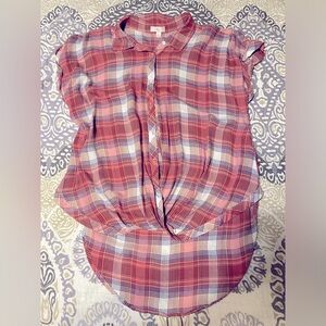 Tunic length Charming Charlie short sleeve shirt
